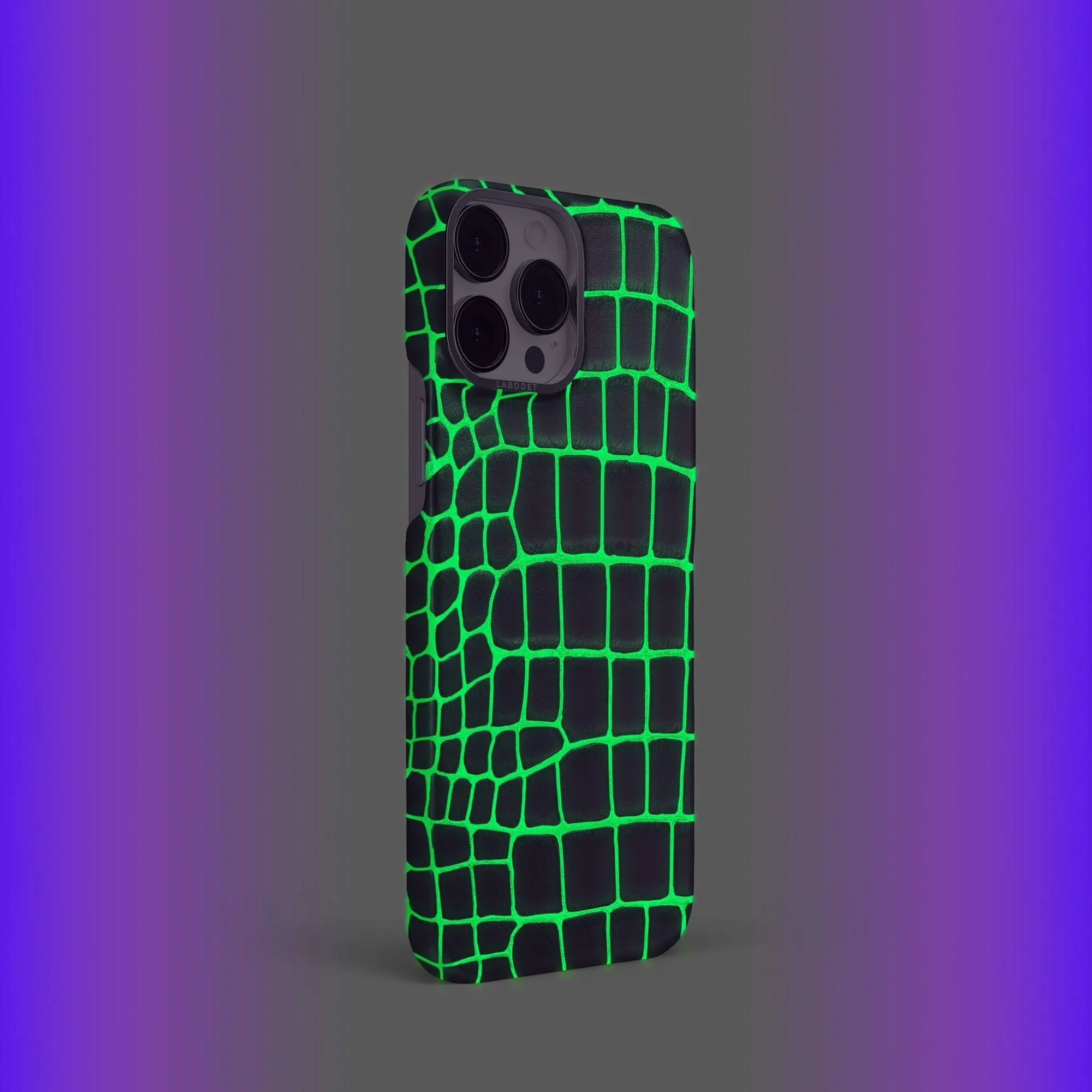 Classic Case For iPhone 15 Pro In Luminescent Alligator