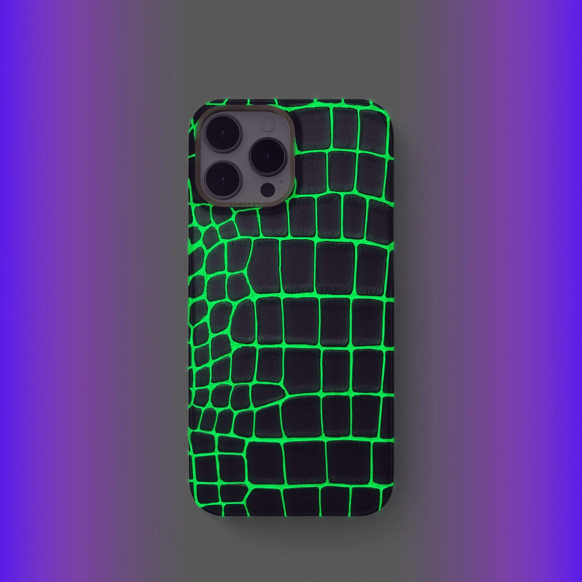 Classic Case For iPhone 15 Pro In Luminescent Alligator