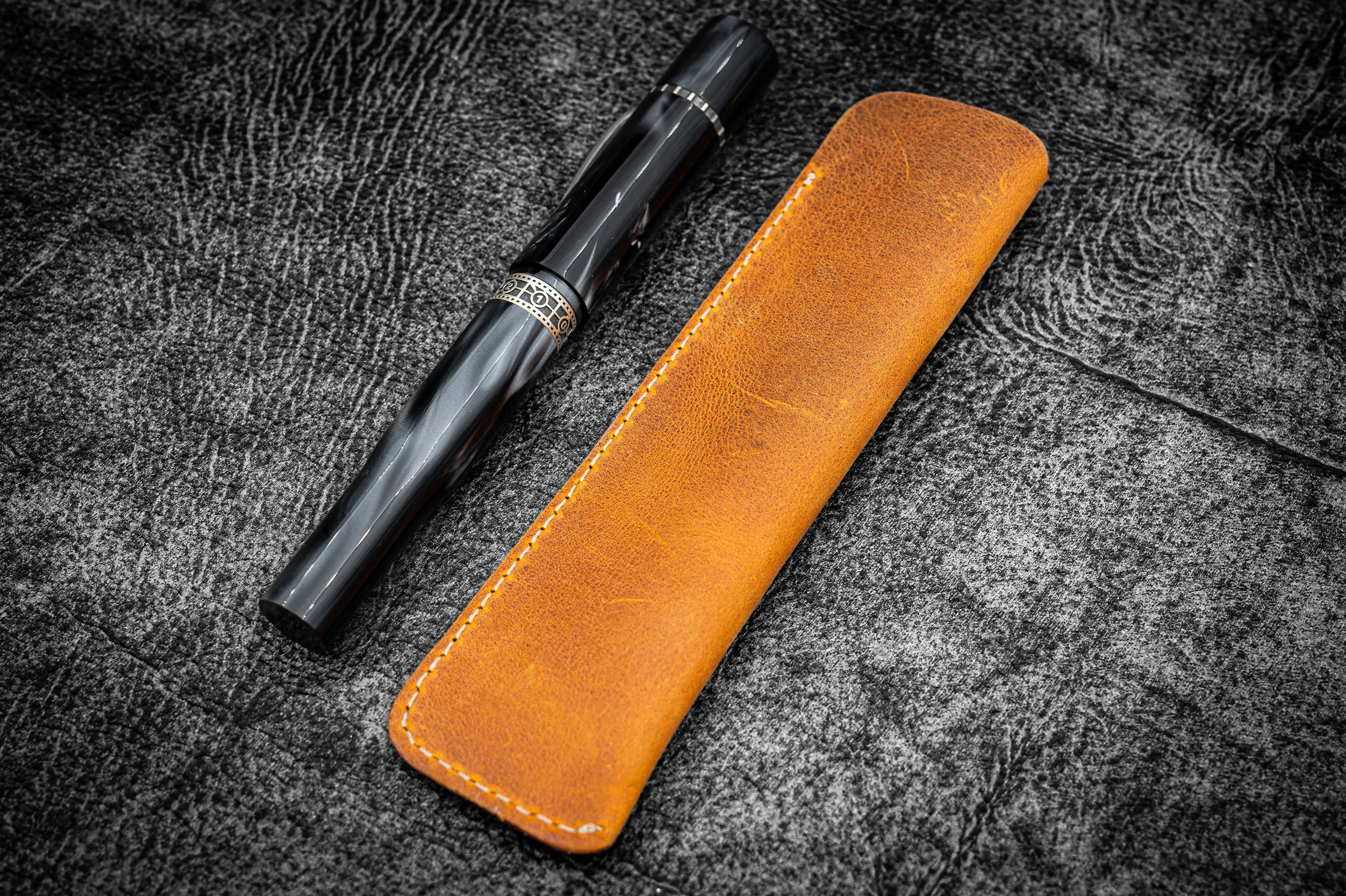 Leather Single Fountain Pen Sleeve - Multiple Colors